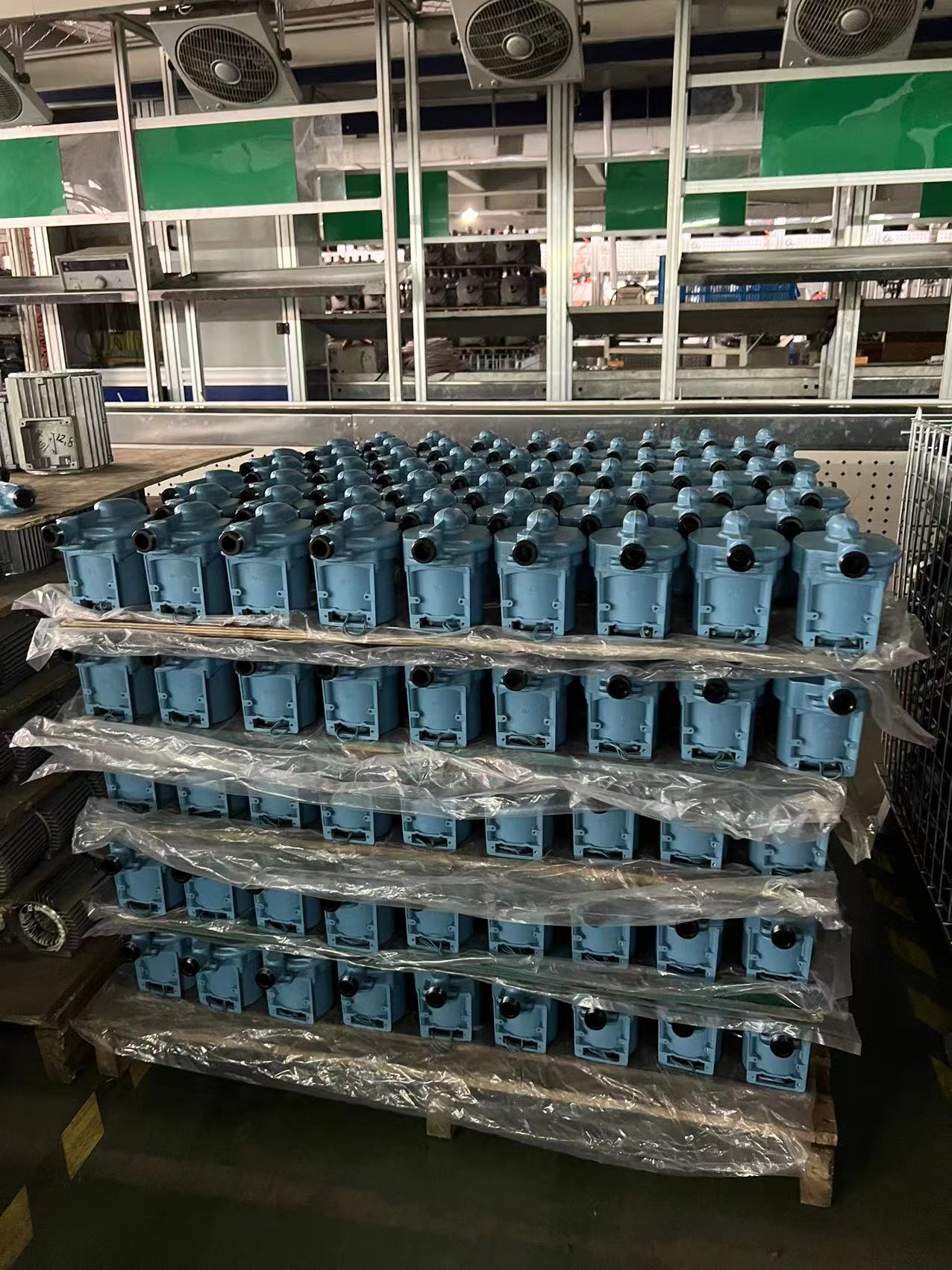 Tiếng ồn thấp Bơm tuần ho&agrave;n tăng &aacute;p tự động &aacute;p suất nước n&oacute;ng
